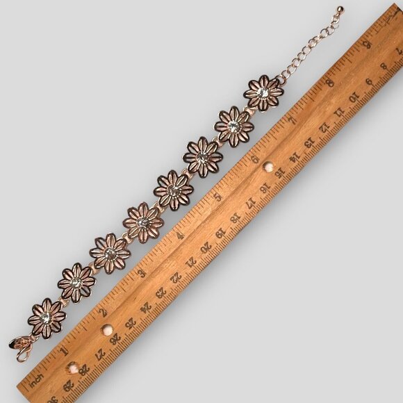 Charming Charlie Flowers & Crystals Bracelet Golden Pink Tone Mint NWOT - Picture 4 of 12
